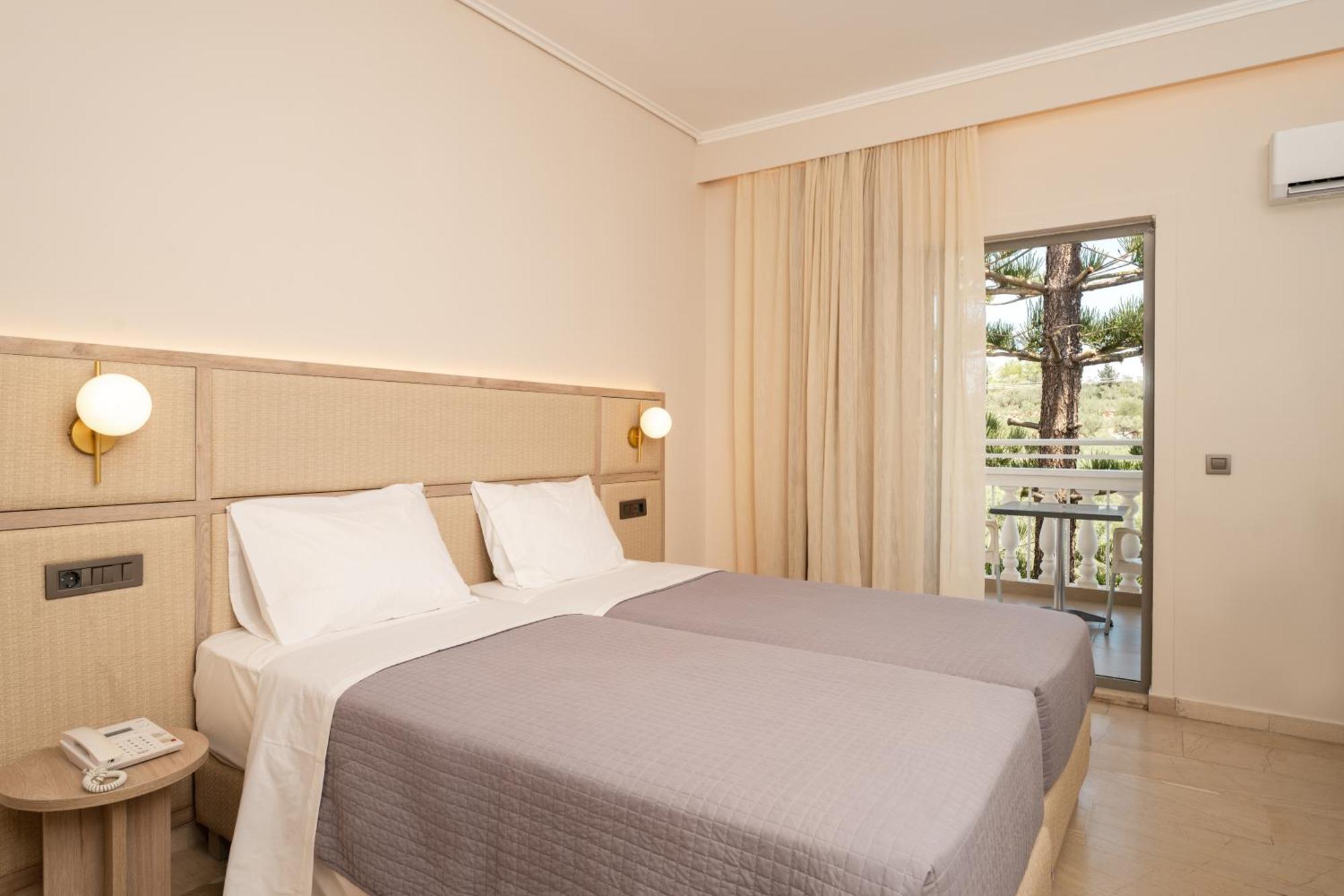 คาราส กรันเด รีสอร์ต Hotel พลานอส ภายนอก รูปภาพ